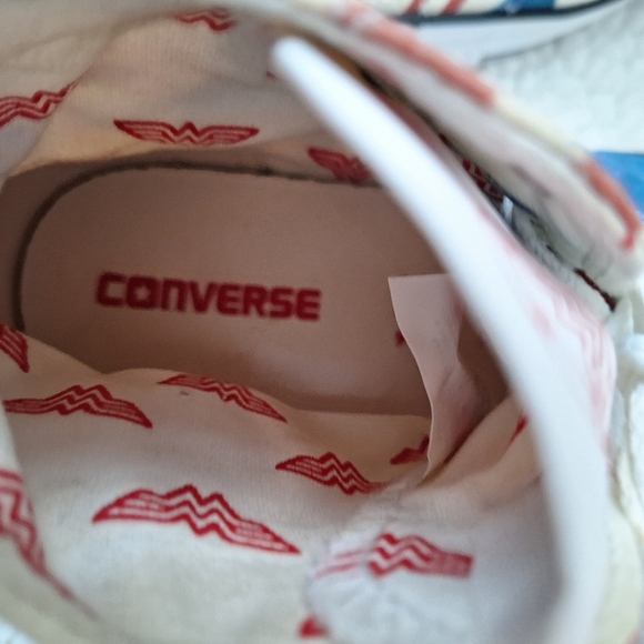 ConverseWonder Woman High Top Chuck Taylors Womens Size 9 - Picture 7 of 10